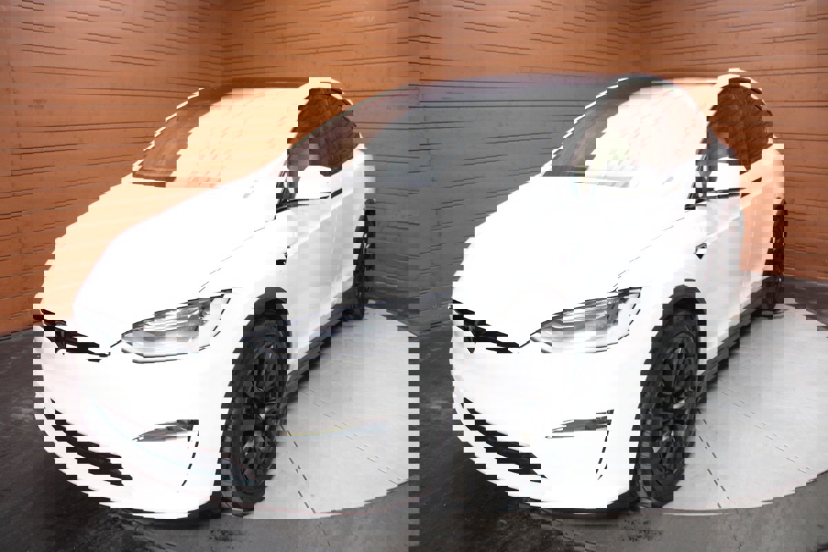 Used 2022 Tesla Model X Plaid image 6