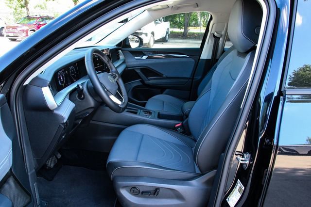 Certified 2025 Volkswagen Tiguan SE image 10