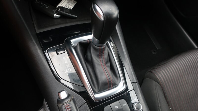 Used 2014 MAZDA MAZDA3 i Touring w/ Technology Package image 23
