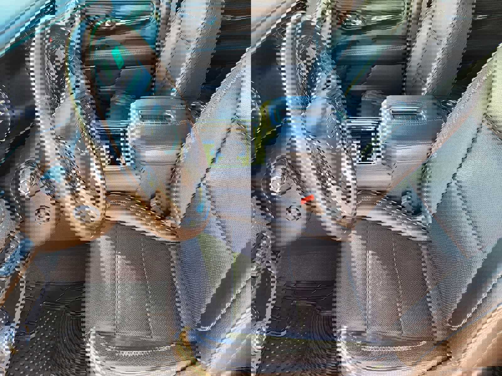 Used 2021 GMC Yukon Denali w/ Denali Premium Package image 8