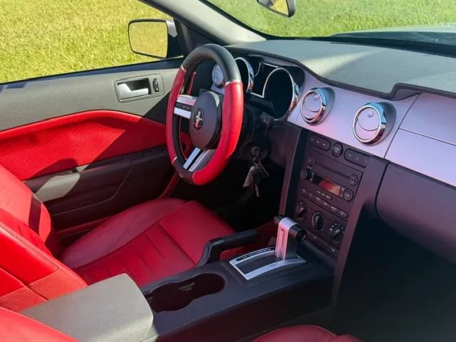 Used 2005 Ford Mustang Premium RWD image 36