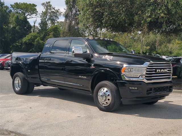 Used 2023 RAM 3500 Limited image 2