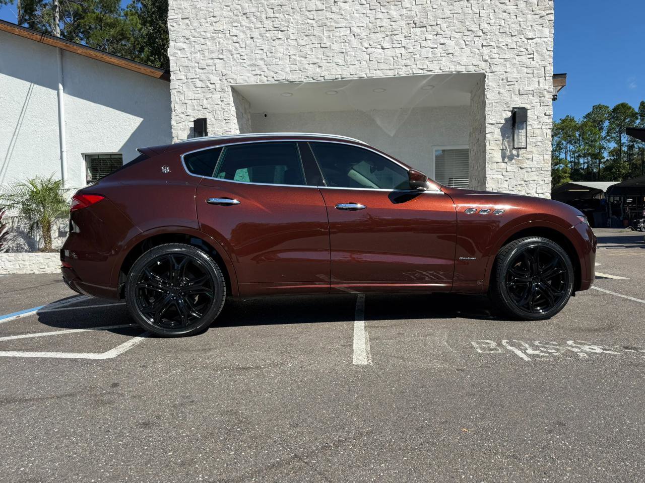 Used 2019 Maserati Levante GranLusso AWD/4WD image 18