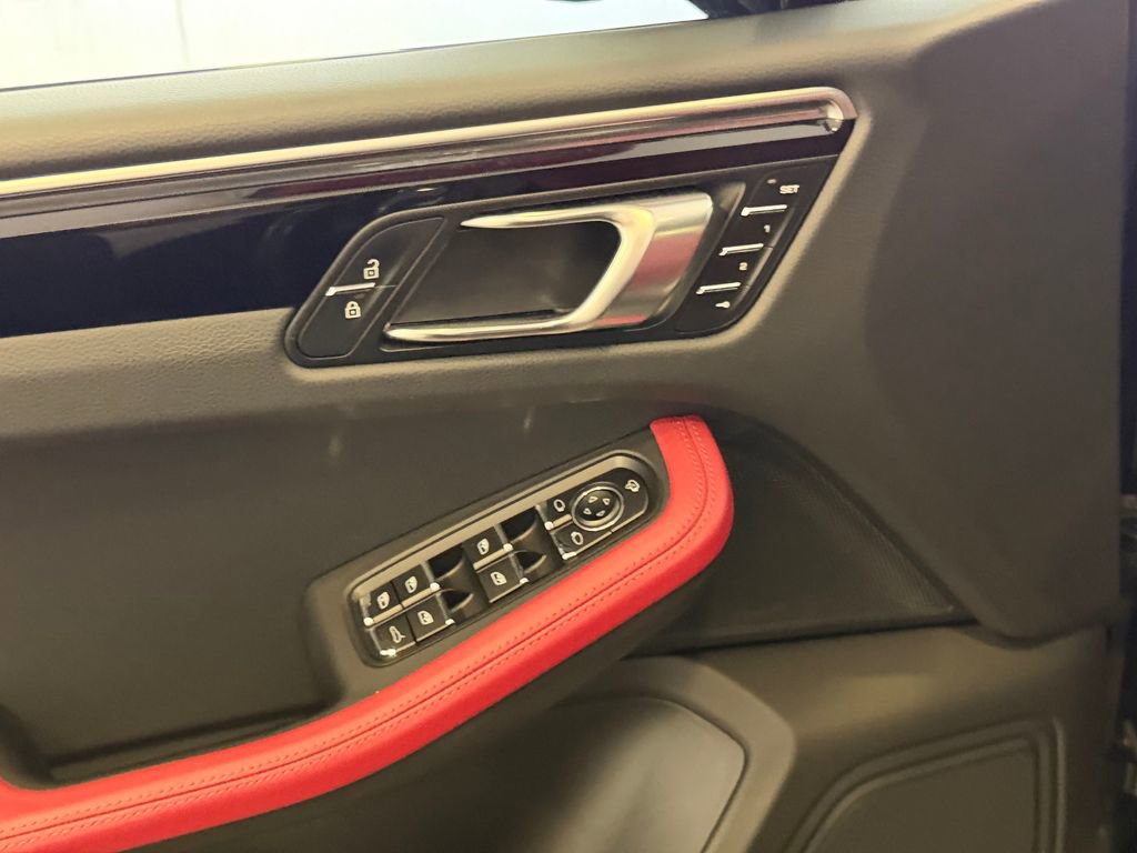 Certified 2023 Porsche Macan AWD/4WD image 14
