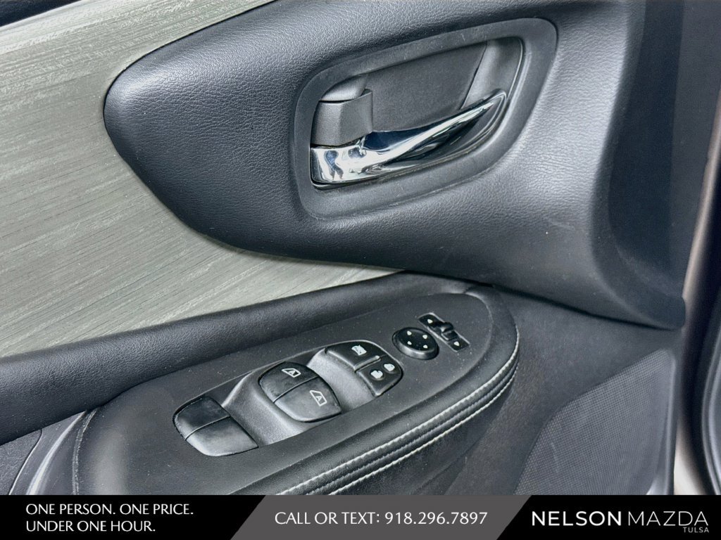 Used 2015 Nissan Murano S FWD image 17