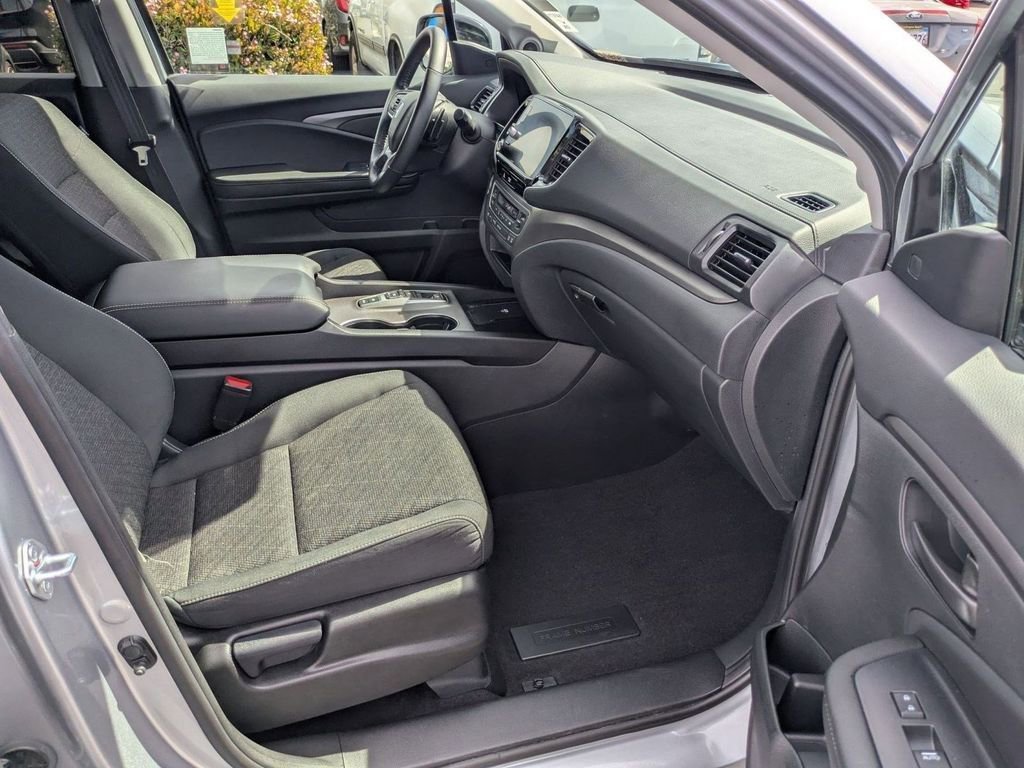 Certified 2025 Honda Ridgeline Sport image 22