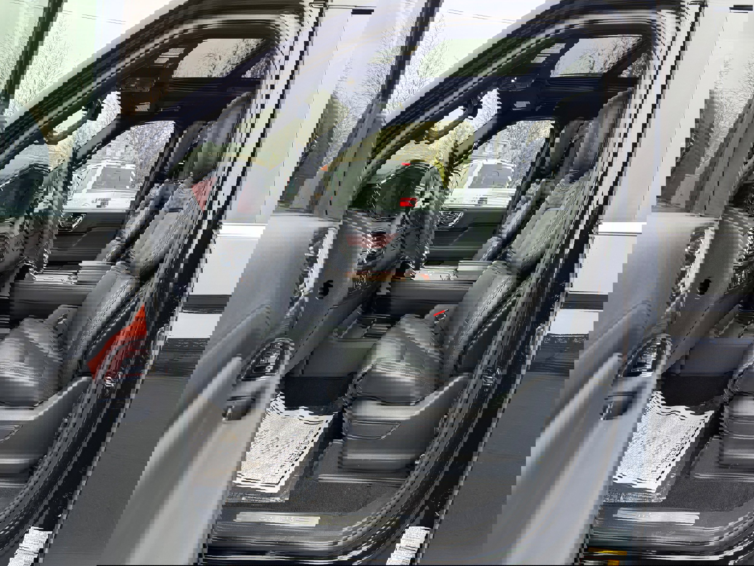 Used 2024 Lincoln Navigator Reserve image 10