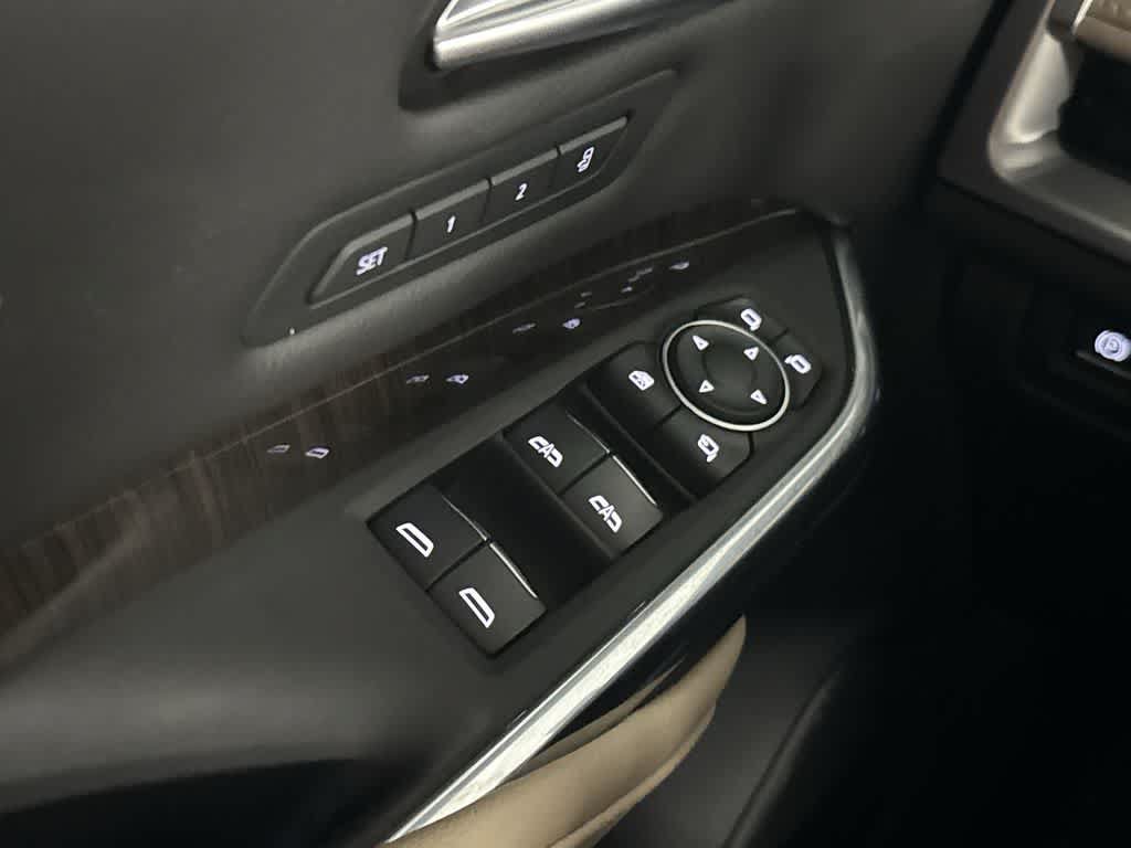 Used 2024 Cadillac XT4 Premium Luxury FWD image 16