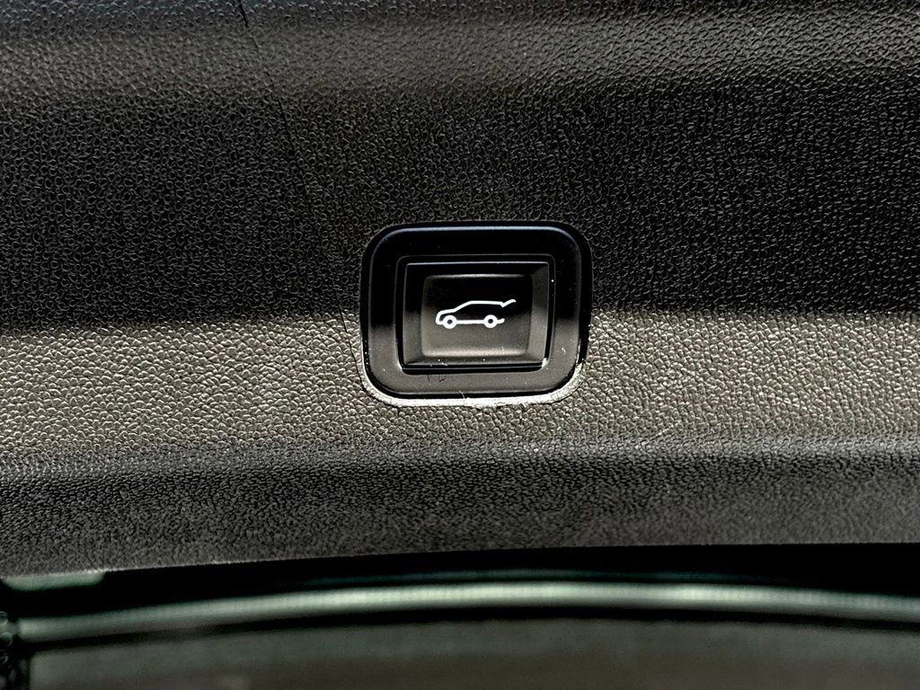 Used 2024 Chevrolet Suburban Premier image 27