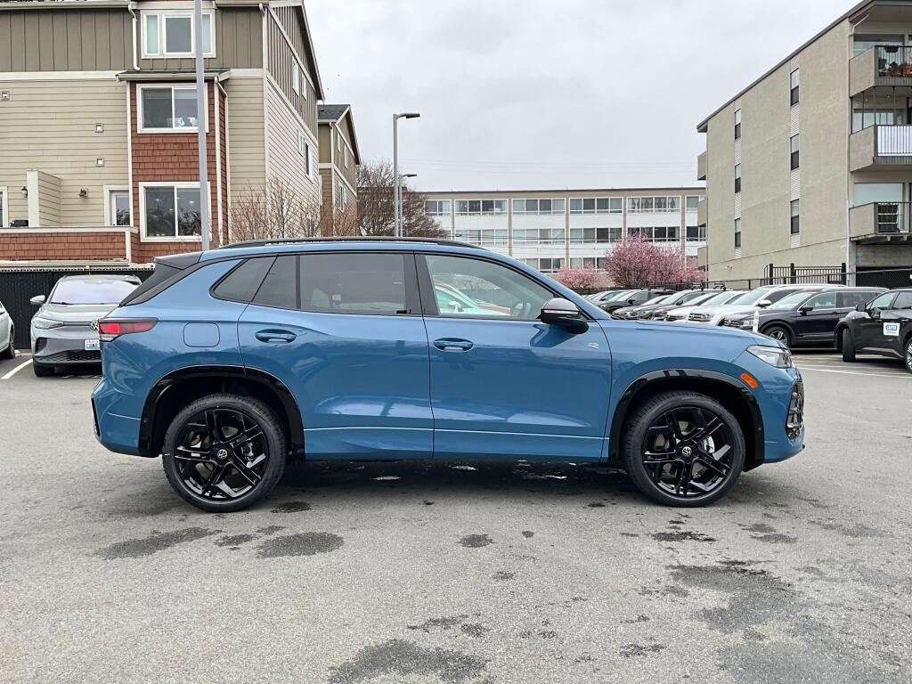 New 2026 Volkswagen Tiguan SE R-Line image 9