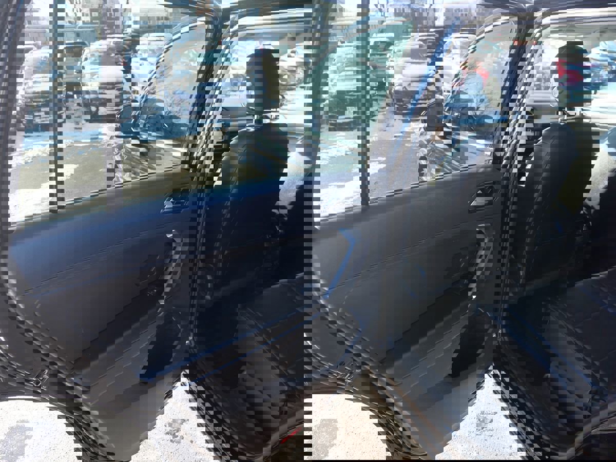 Used 2018 Volkswagen Tiguan SEL image 25