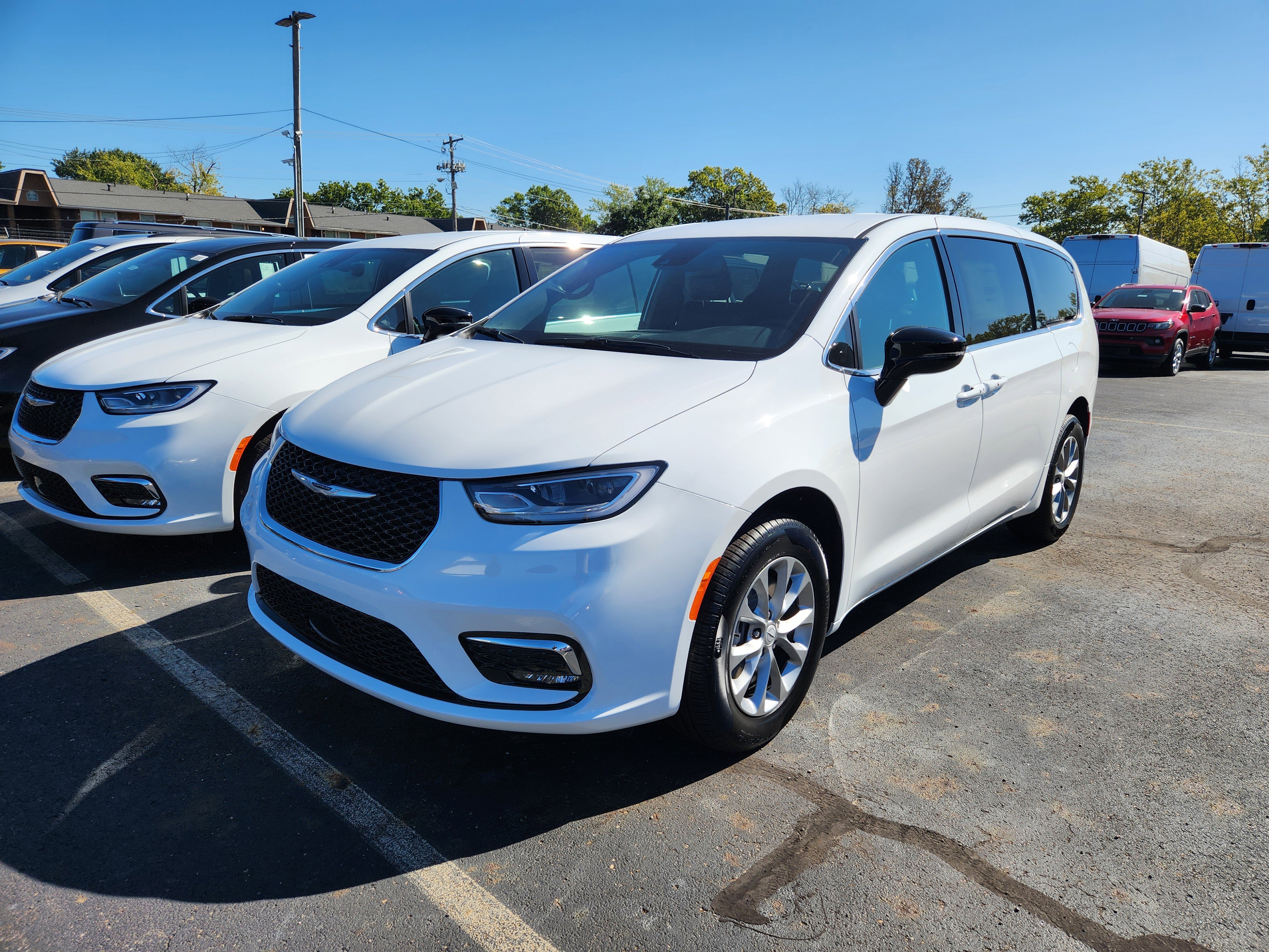 New 2026 Chrysler Pacifica Select image 8