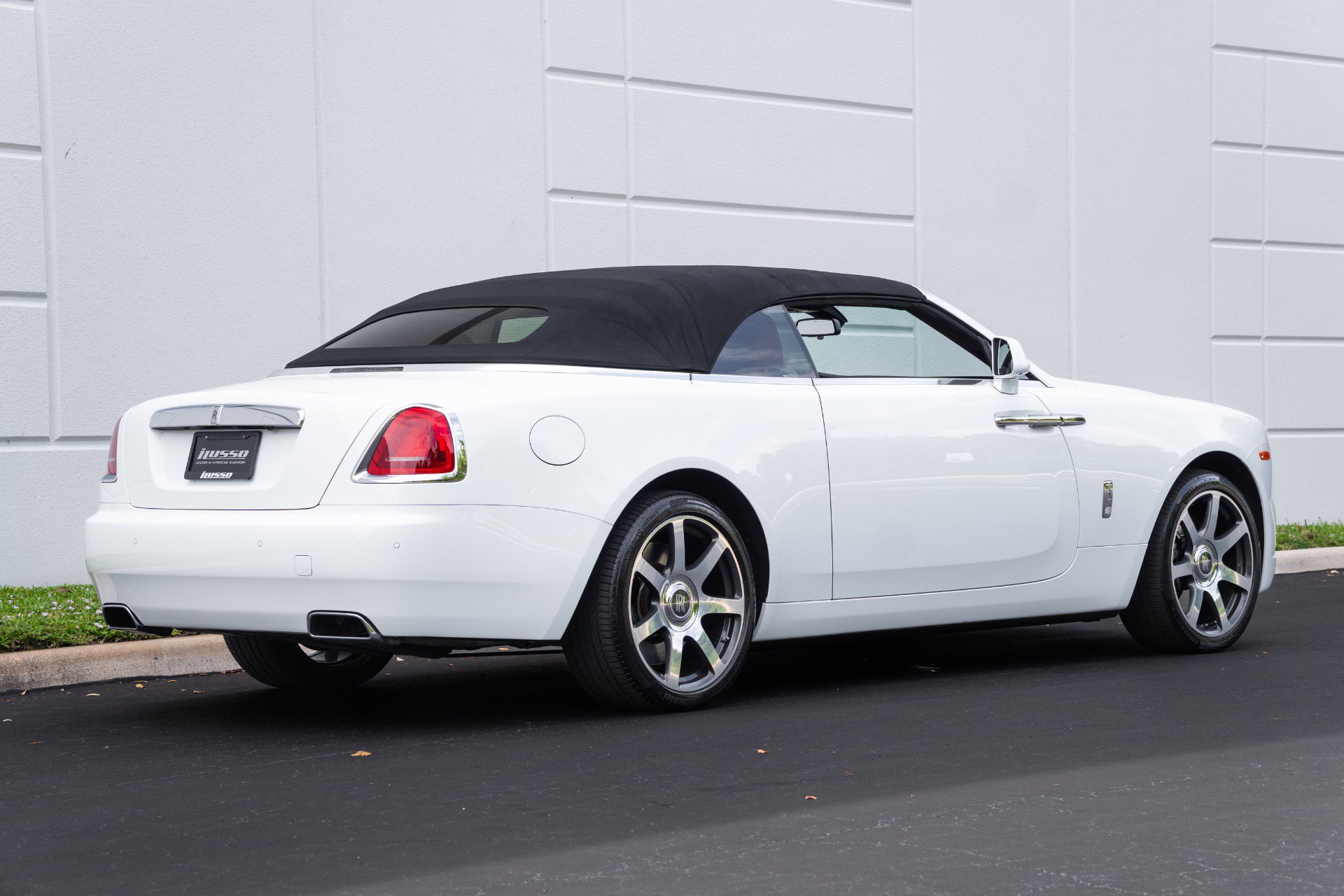 Used 2017 Rolls-Royce Dawn RWD image 18