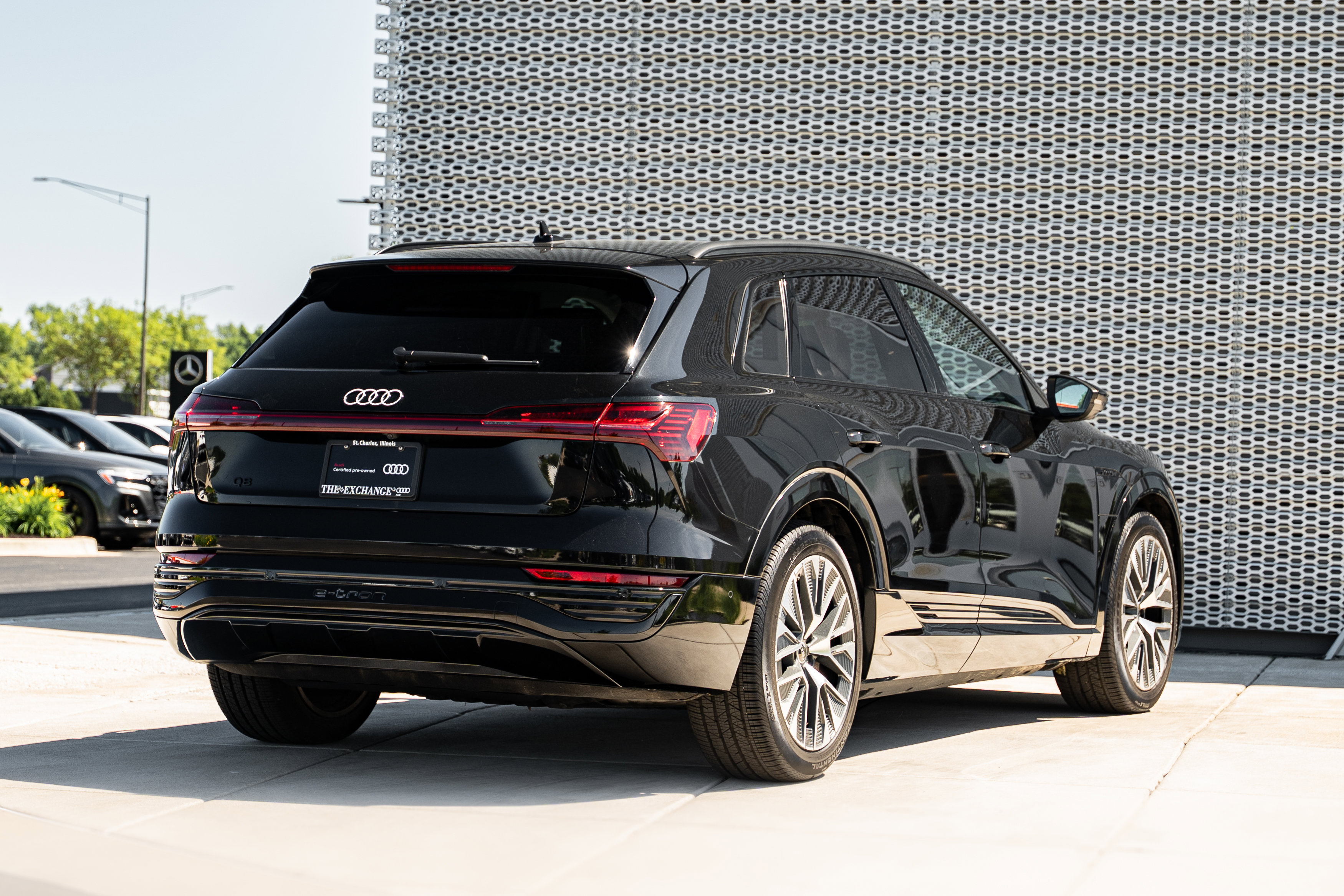 Certified 2024 Audi Q8 e-tron Prestige w/ Prestige Package AWD/4WD image 4