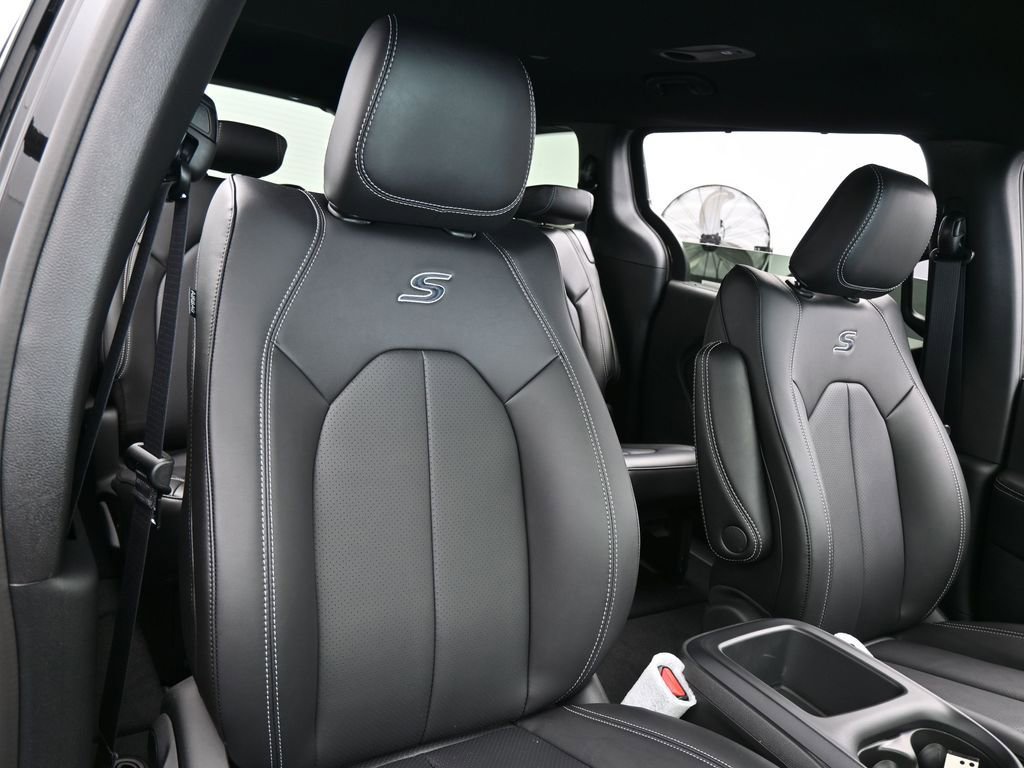 New 2026 Chrysler Pacifica Select w/ S Appearance Package FWD image 45