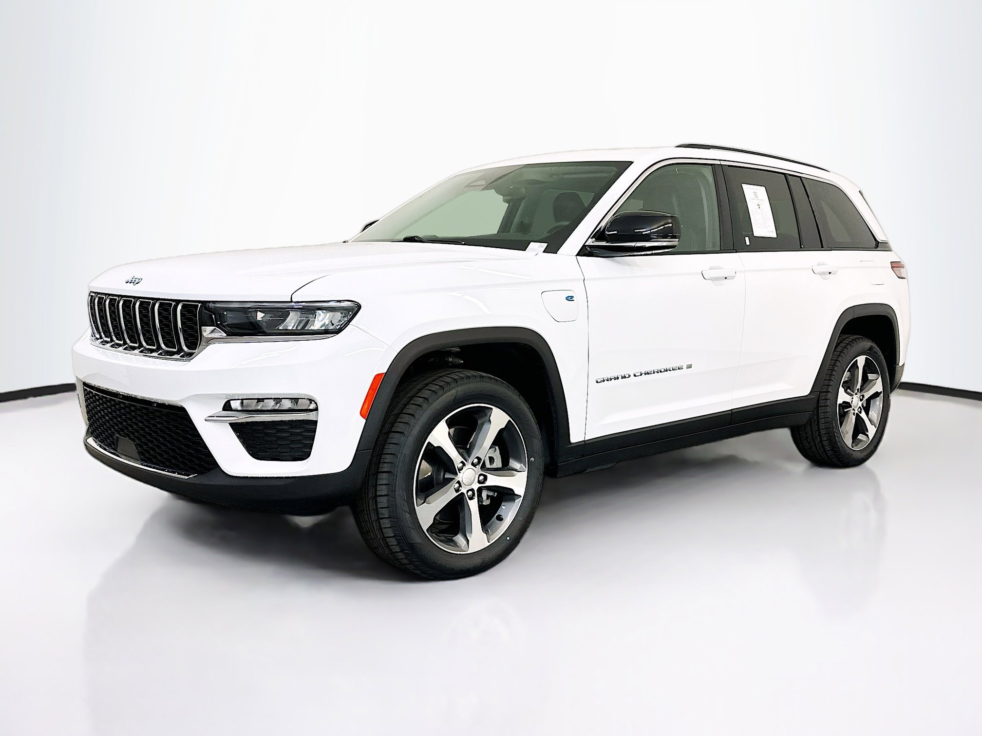 Used 2022 Jeep Grand Cherokee Limited 4xe AWD/4WD image 3