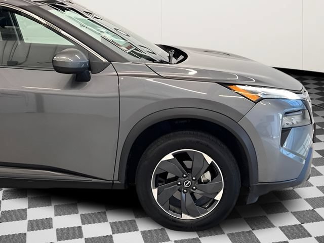 Used 2025 Nissan Rogue SV AWD/4WD image 5