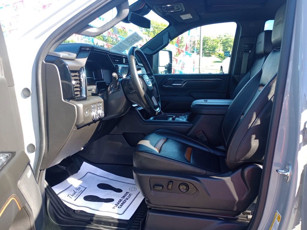 Used 2025 GMC Sierra 2500 AT4 image 14