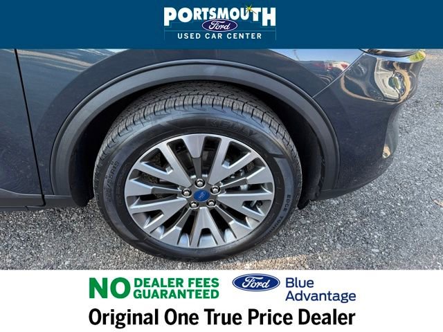 Certified 2022 Ford Escape Titanium w/ Class II Trailer Tow Package image 33