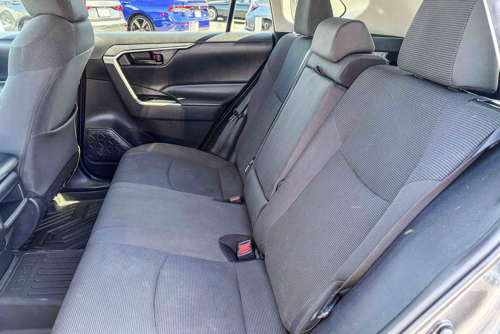 Used 2019 Toyota RAV4 LE image 17