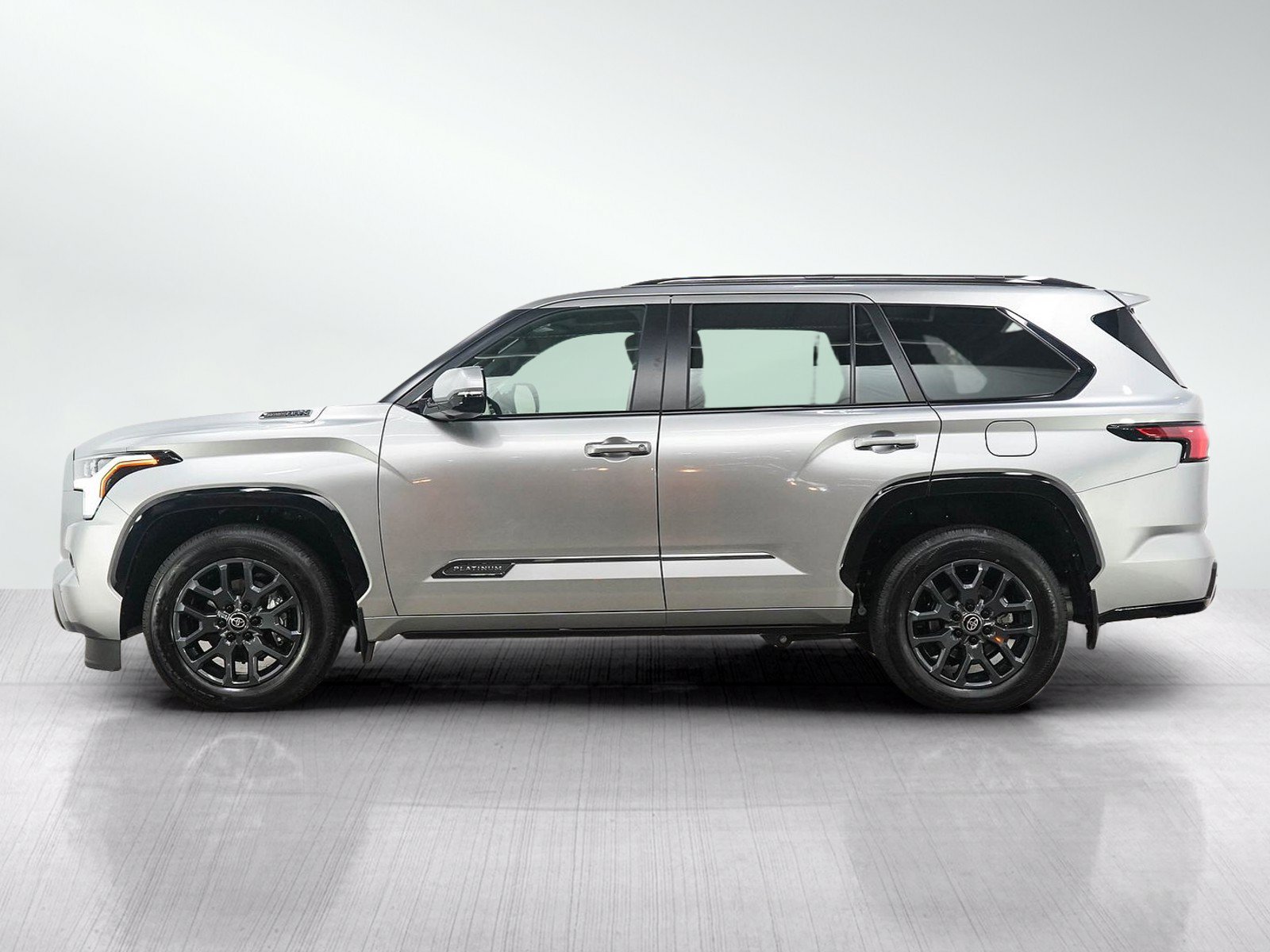 Used 2026 Toyota Sequoia Platinum AWD/4WD image 2