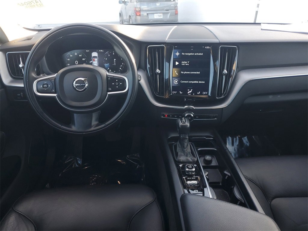 Used 2020 Volvo XC60 T5 Momentum w/ Protection Package Premier image 10