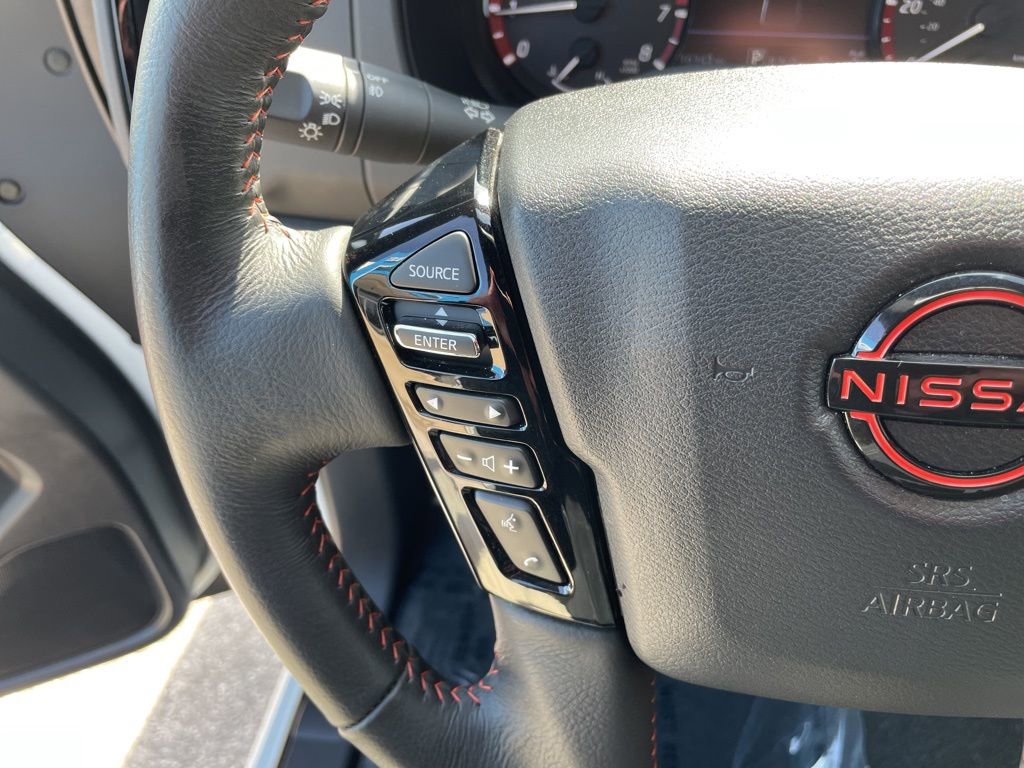 Used 2025 Nissan Frontier PRO-4X AWD/4WD image 13