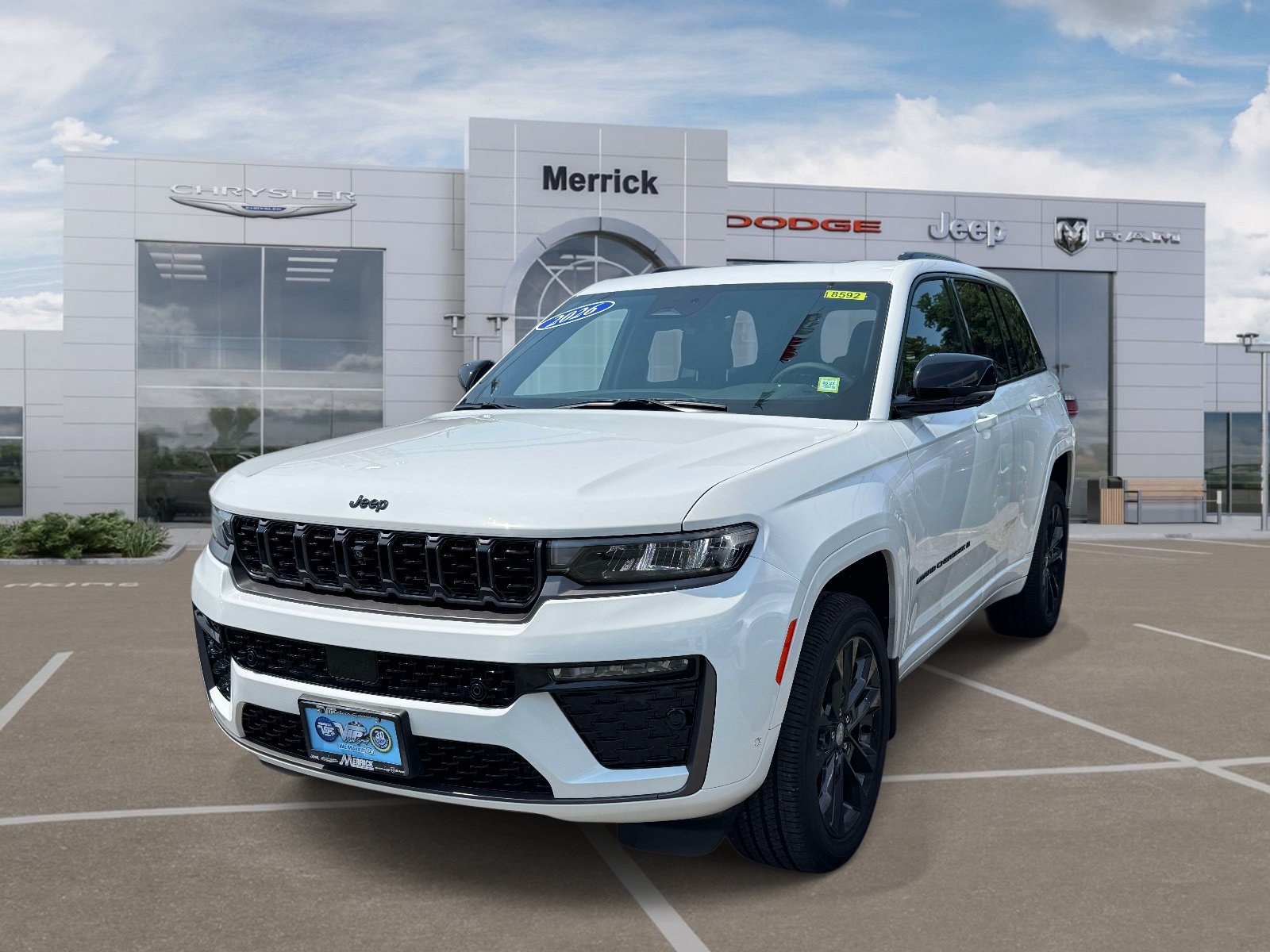 Used 2026 Jeep Grand Cherokee Limited AWD/4WD image 2