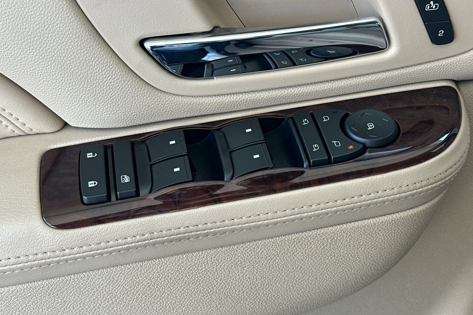 Used 2013 Cadillac Escalade Premium AWD/4WD image 13