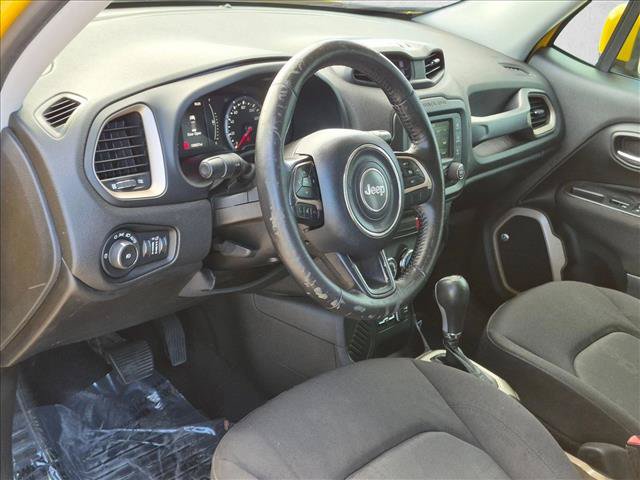 Used 2016 Jeep Renegade Latitude FWD image 9