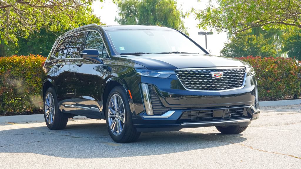 Used 2025 Cadillac XT6 Premium Luxury w/ Technology Package FWD image 5