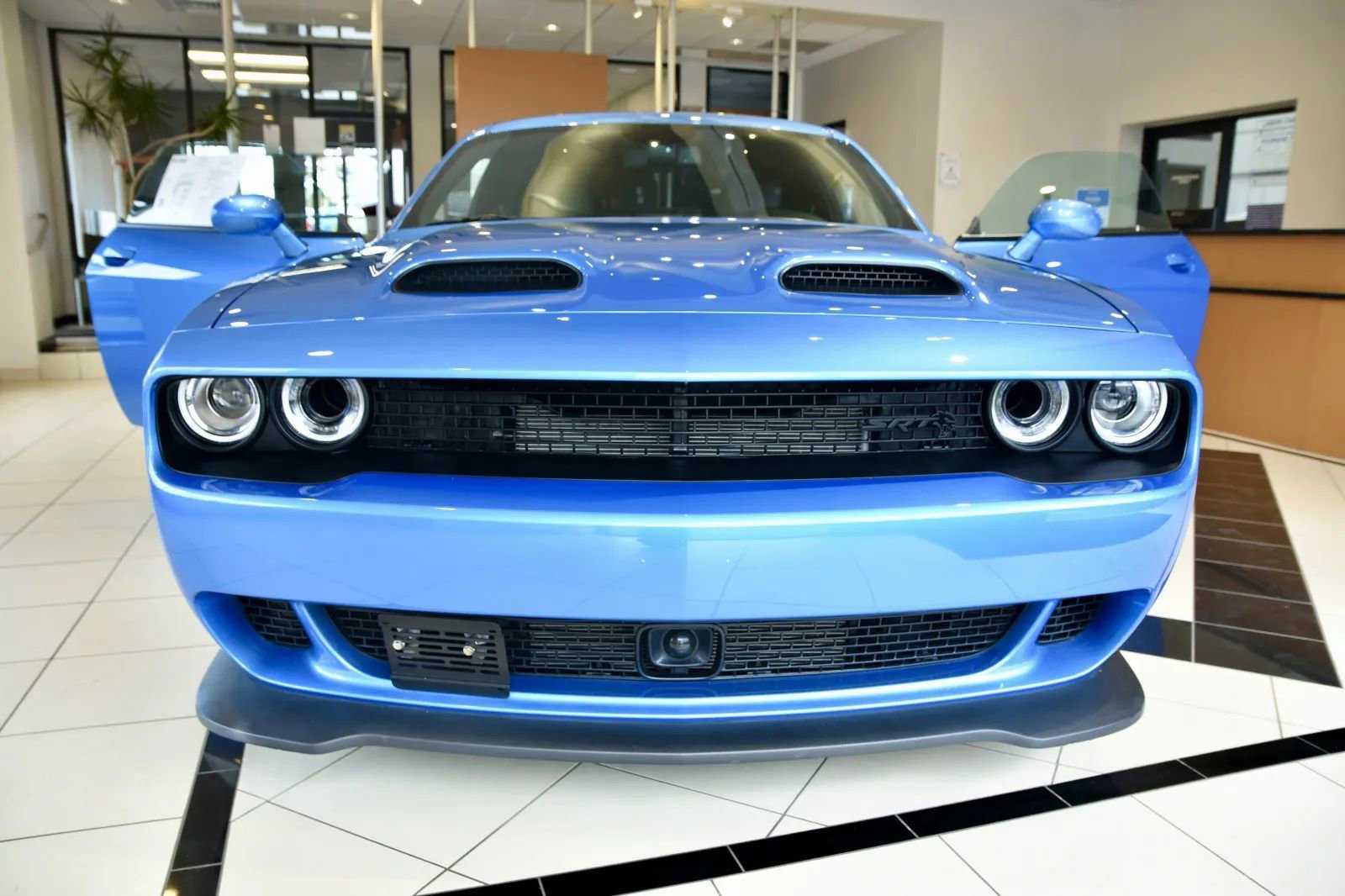 Used 2023 Dodge Challenger SRT Hellcat image 2