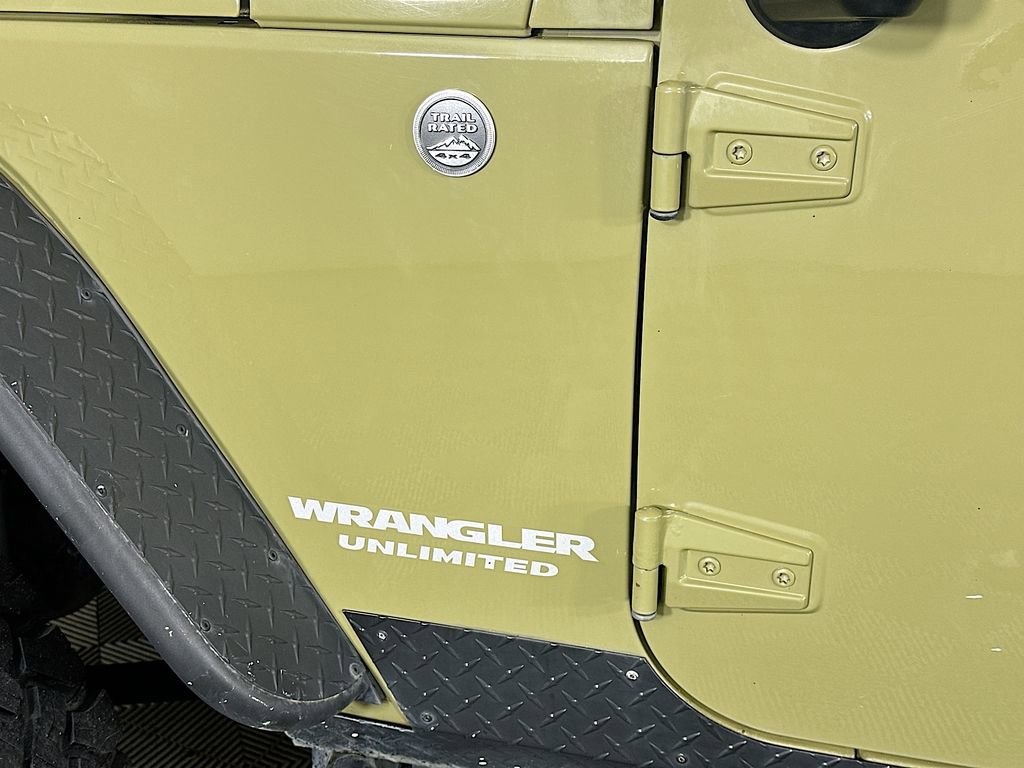 Used 2013 Jeep Wrangler Unlimited Rubicon w/ Connectivity Group image 27