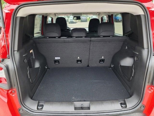 Used 2023 Jeep Renegade Latitude w/ Premium Group image 24