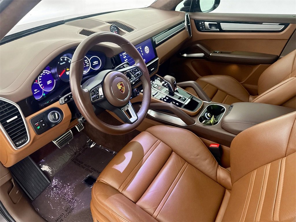 Used 2022 Porsche Cayenne Turbo image 9