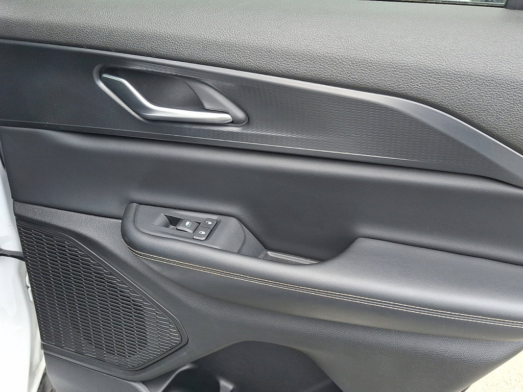 Used 2023 Jeep Grand Cherokee Laredo w/ Luxury Tech Group I AWD/4WD image 14