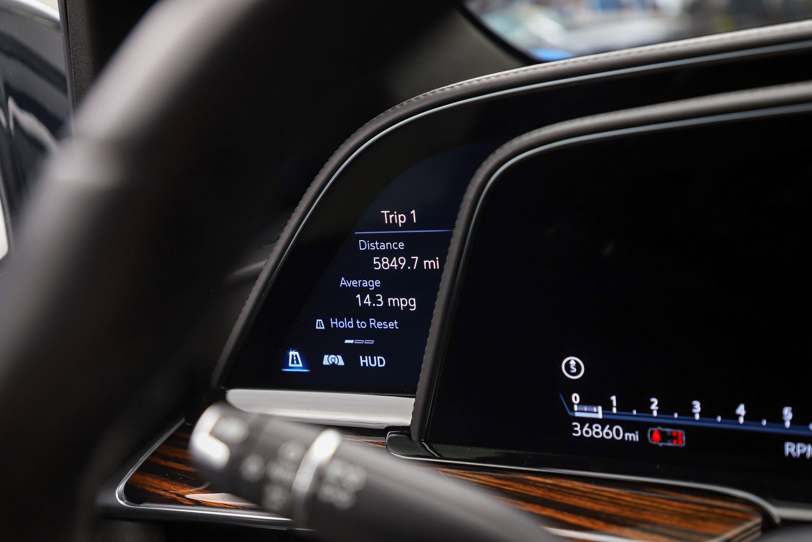 Used 2021 Cadillac Escalade Premium Luxury AWD/4WD image 32