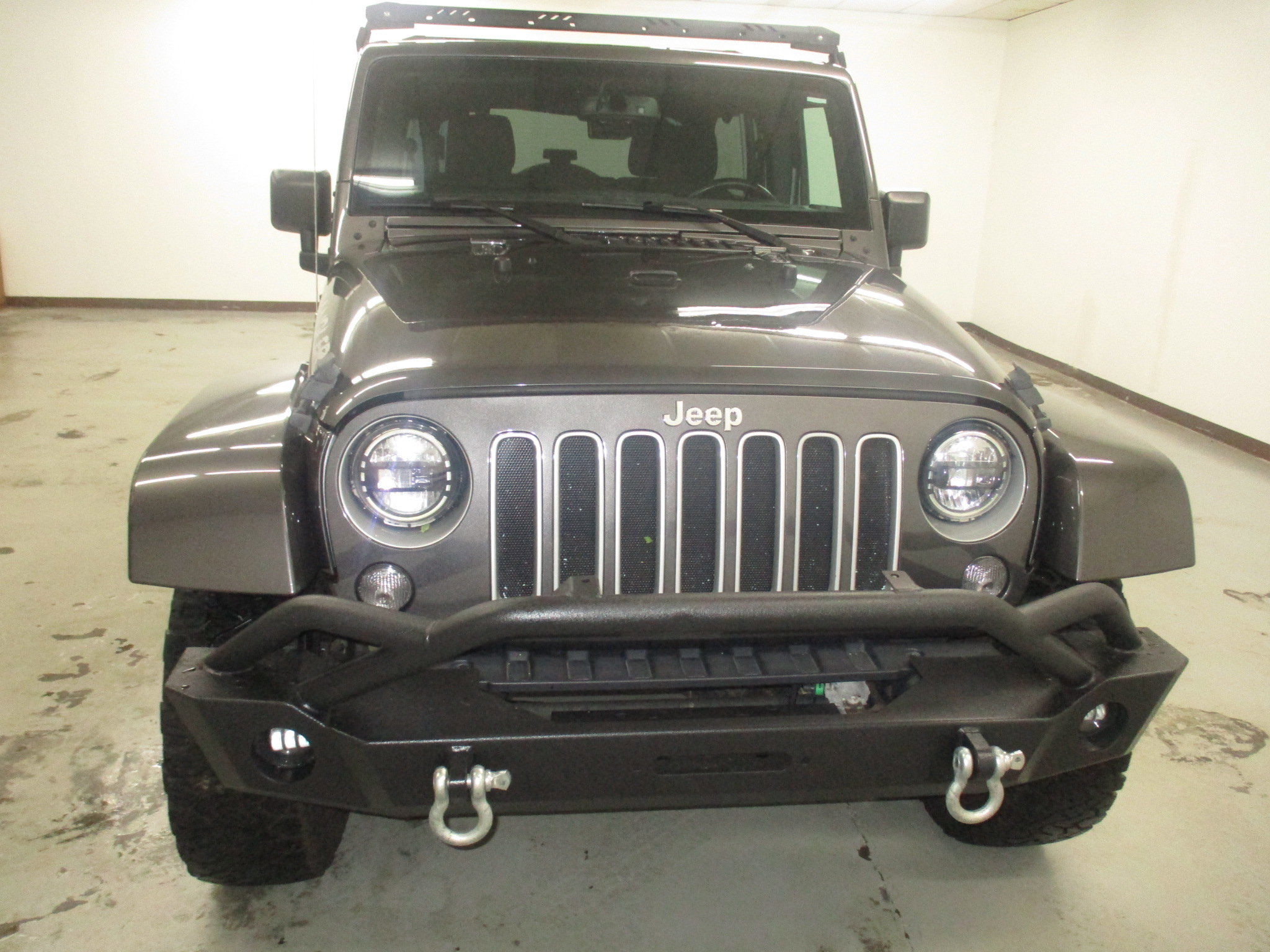 Used 2018 Jeep Wrangler Unlimited Sahara w/ Dual Top Group AWD/4WD image 2