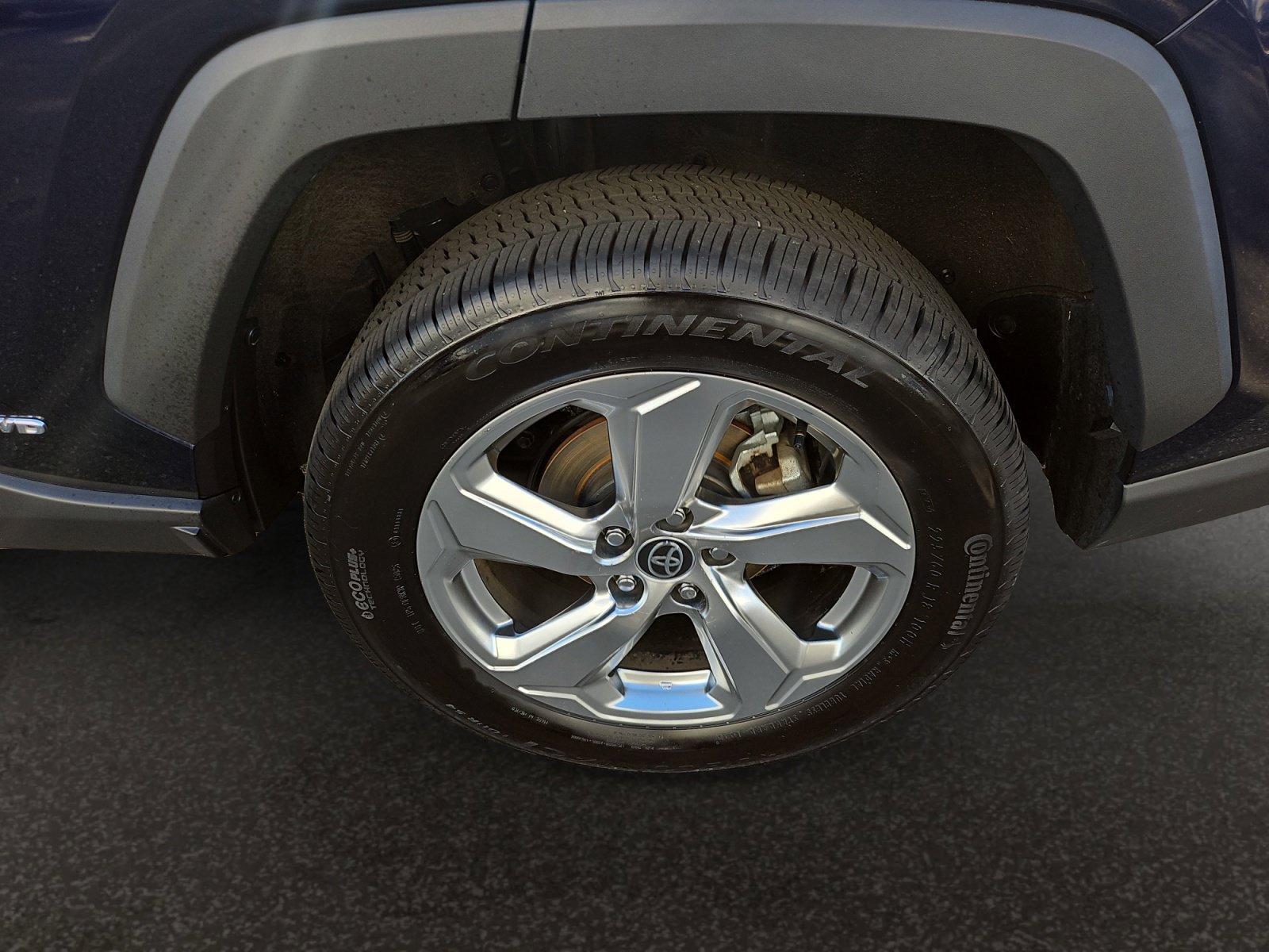 Used 2021 Toyota RAV4 XLE Premium AWD/4WD image 46