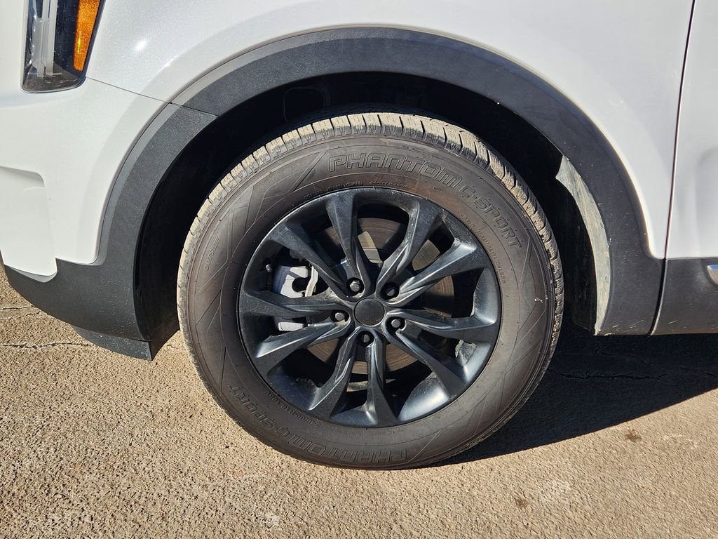 Certified 2023 Kia Telluride LX image 10