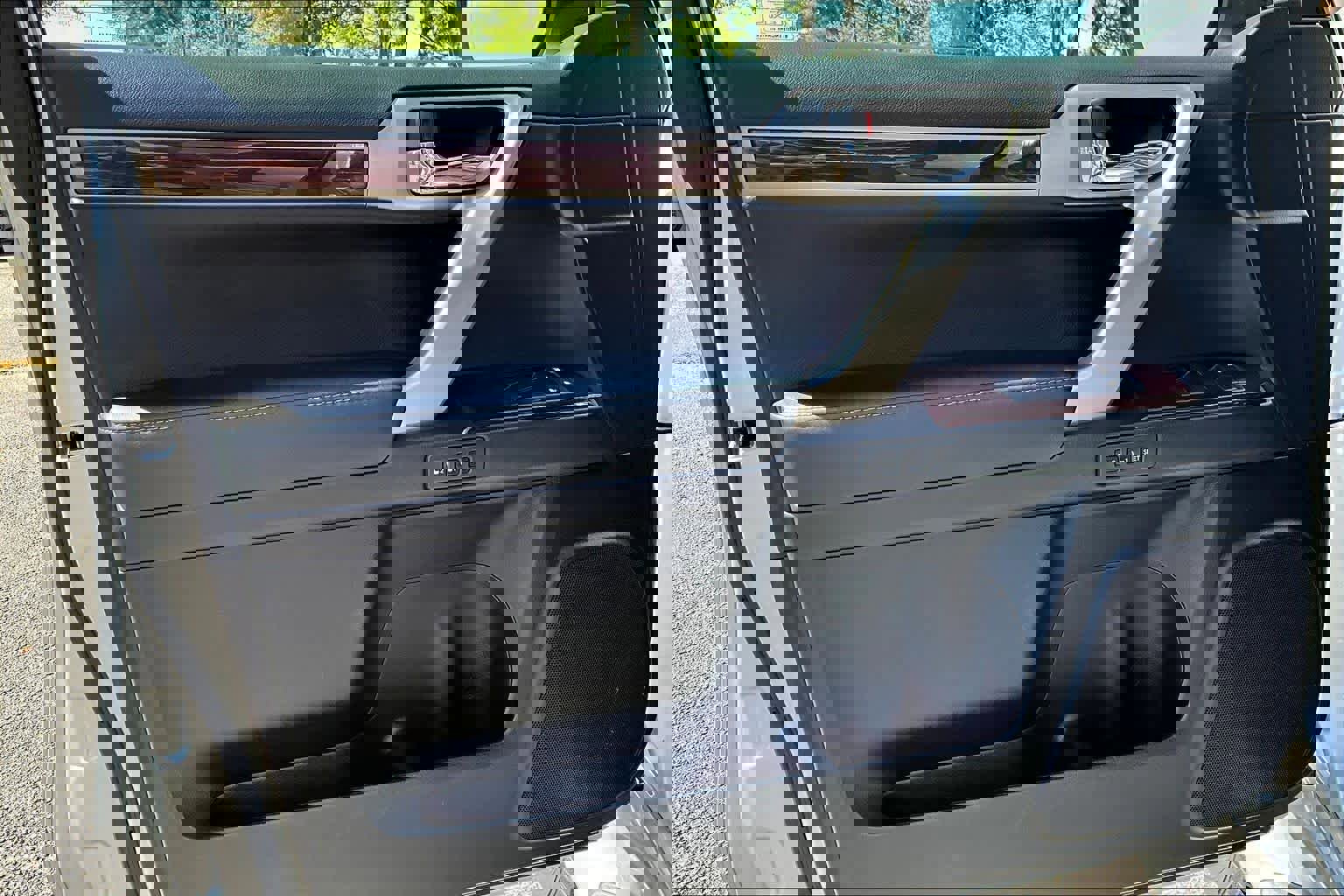 Used 2015 Lexus GX 460 w/ Premium Package image 21