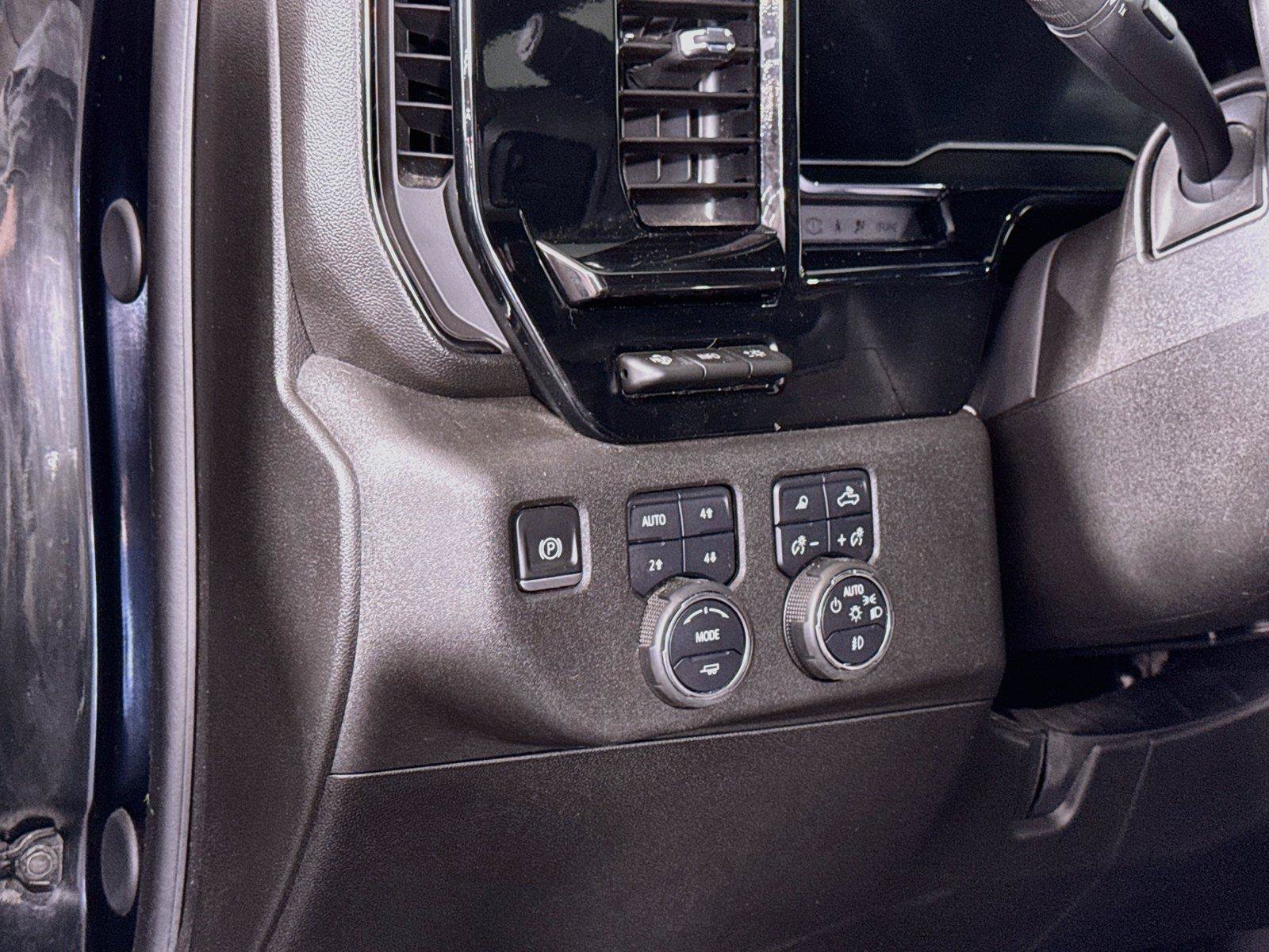 Used 2024 Chevrolet Silverado 2500 ZR2 w/ Technology Package AWD/4WD image 4
