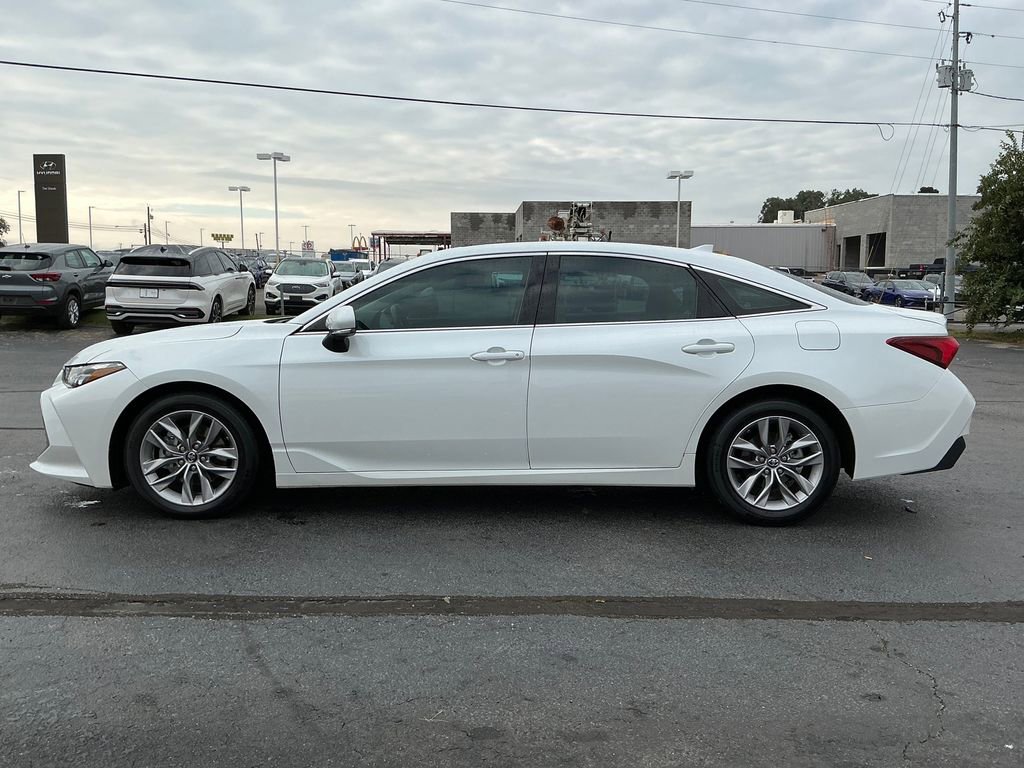 Used 2019 Toyota Avalon image 2