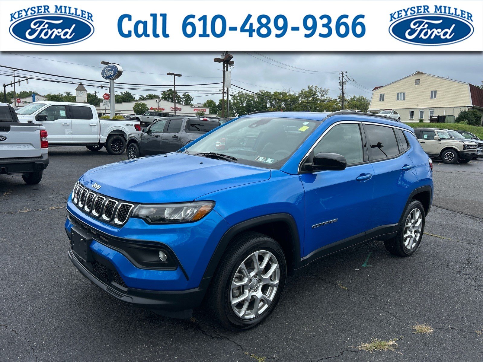Used 2023 Jeep Compass Latitude w/ Sun and Sound Group AWD/4WD image 1