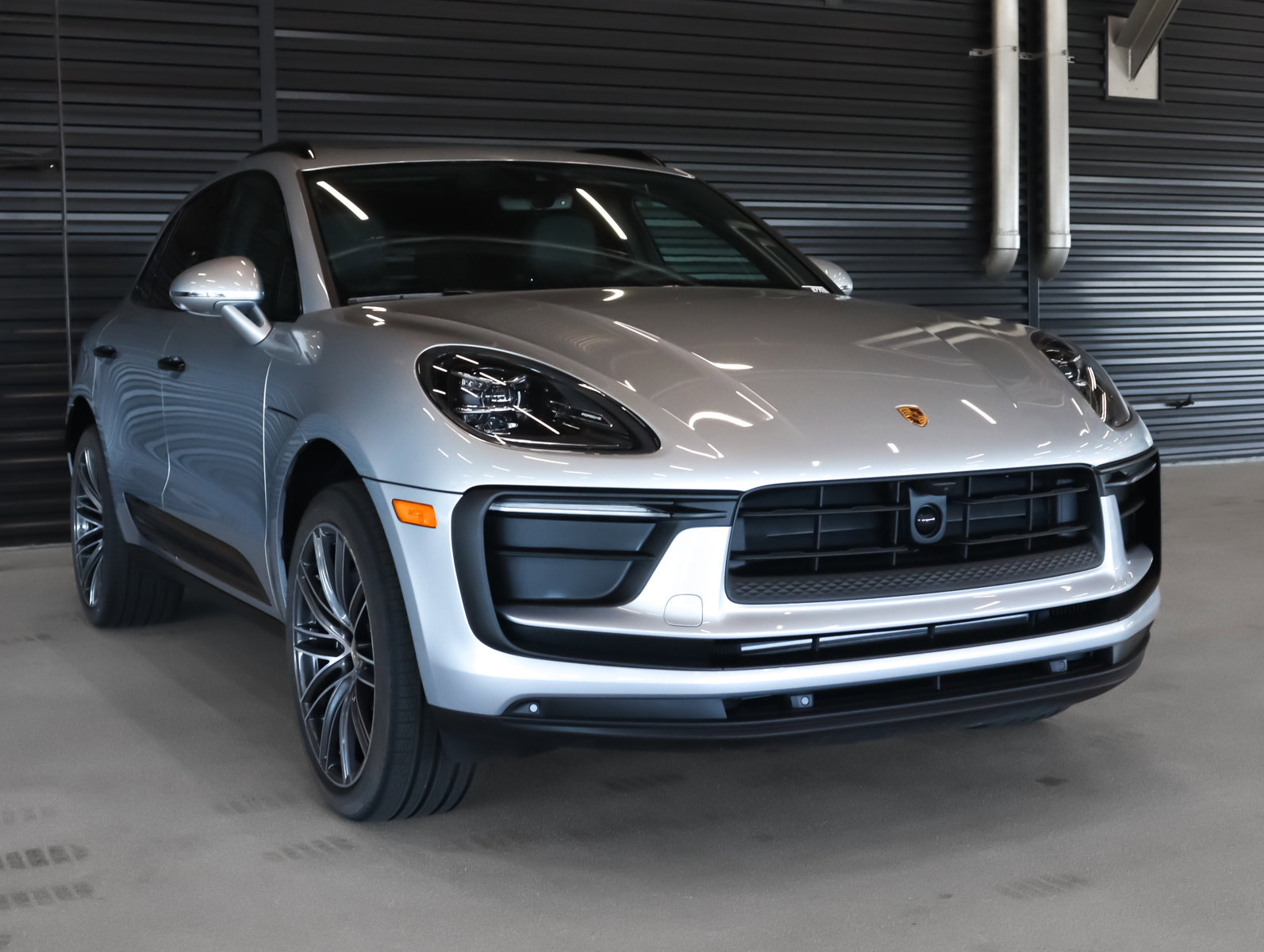 Used 2025 Porsche Macan image 7
