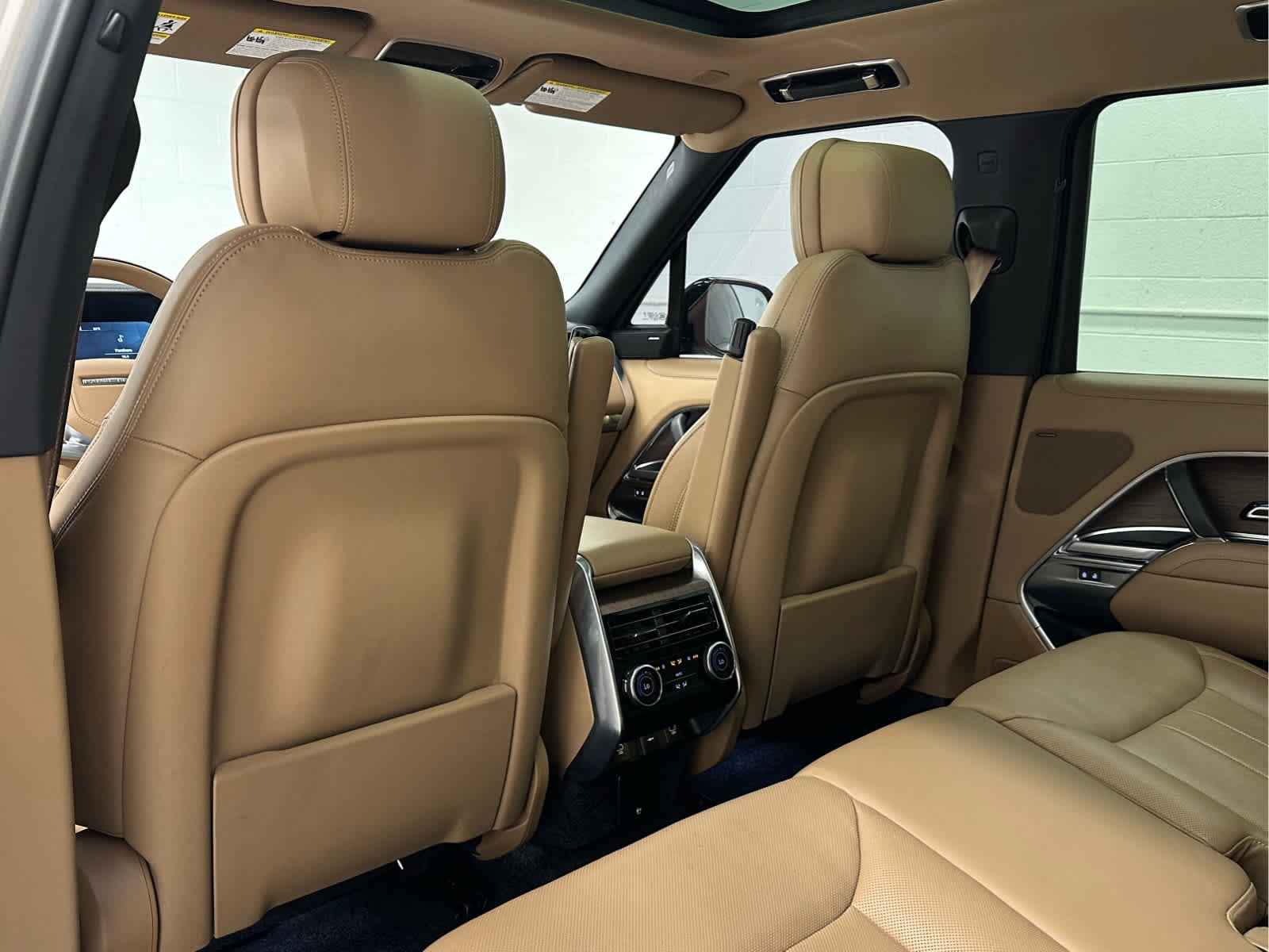 Used 2024 Land Rover Range Rover SE AWD/4WD image 13