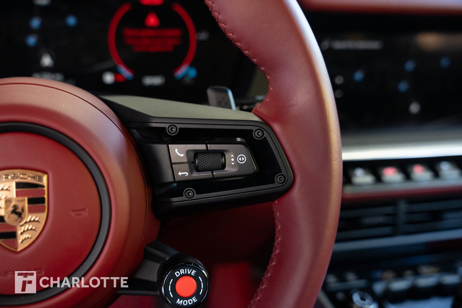 Used 2025 Porsche 911 Carrera image 21