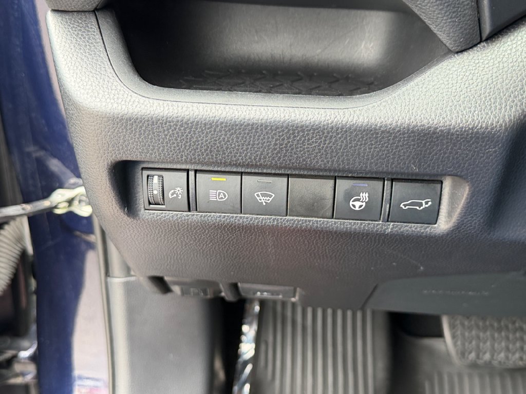 Used 2021 Toyota RAV4 XLE w/ Convenience Package AWD/4WD image 31