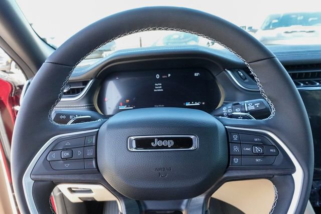 New 2025 Jeep Grand Cherokee Limited w/ Luxury Tech Group II image 14
