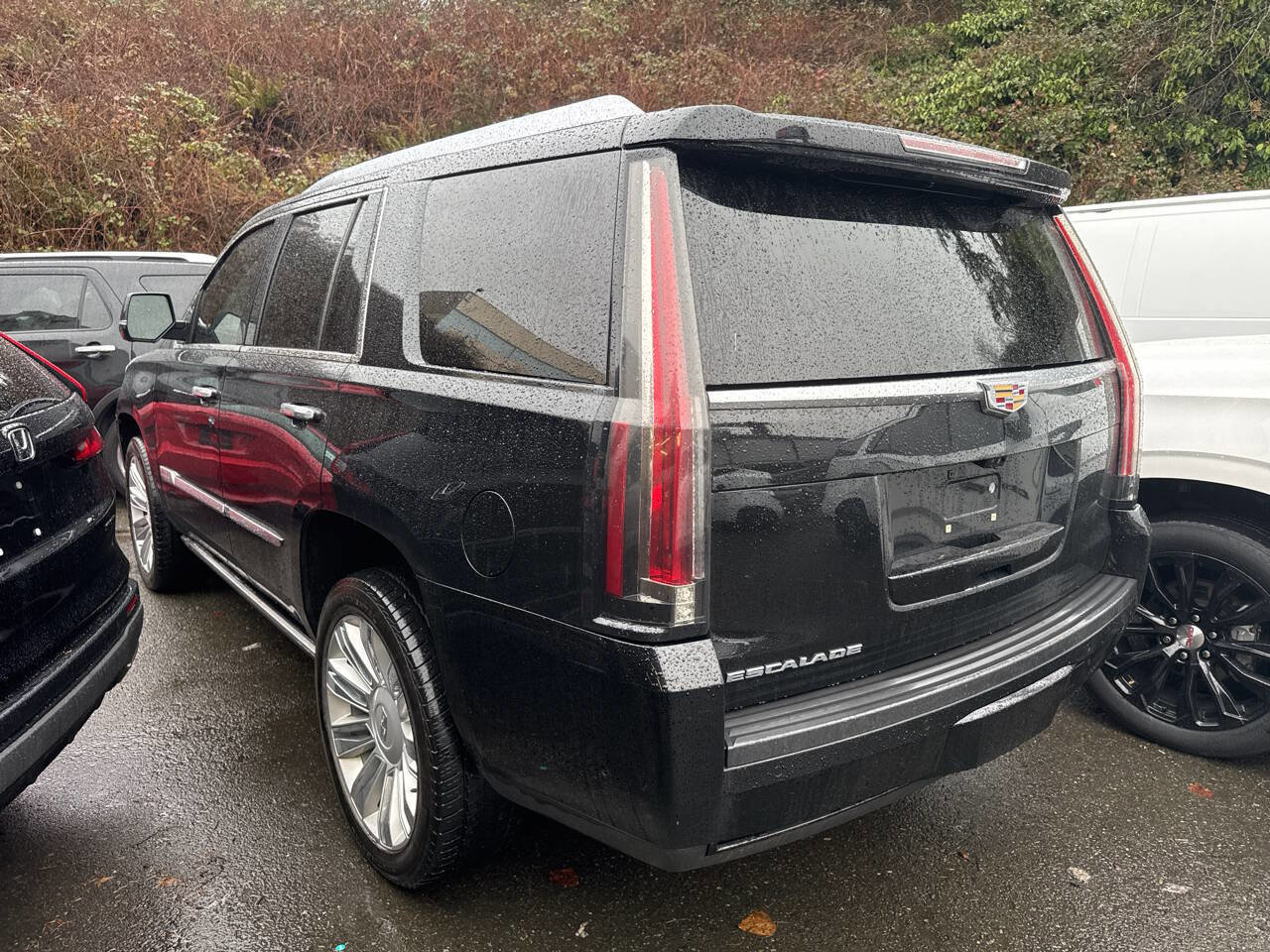Used 2018 Cadillac Escalade Platinum AWD/4WD image 2